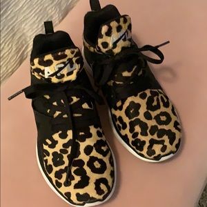 APL Women’s Ascend Leopard Sneakers Size 6